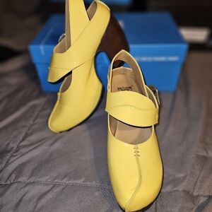 Fluevog Generators in yellow patent leather. Size 9. Worn once.